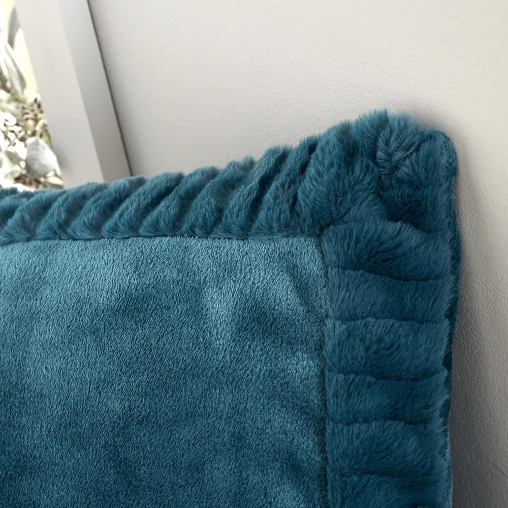 Poduszka dekoracyjna 55x55 cm Velvet and Faux Fur – Catherine Lansfield