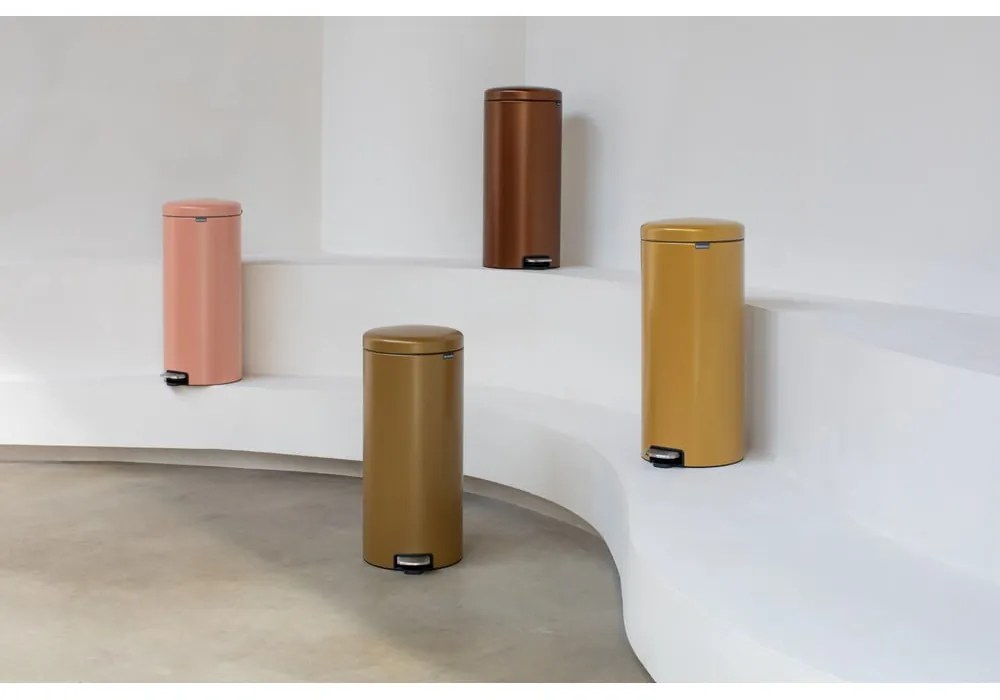 Stalowy kosz na śmieci z pedałem w kolorze brązu 30 l NewIcon – Brabantia