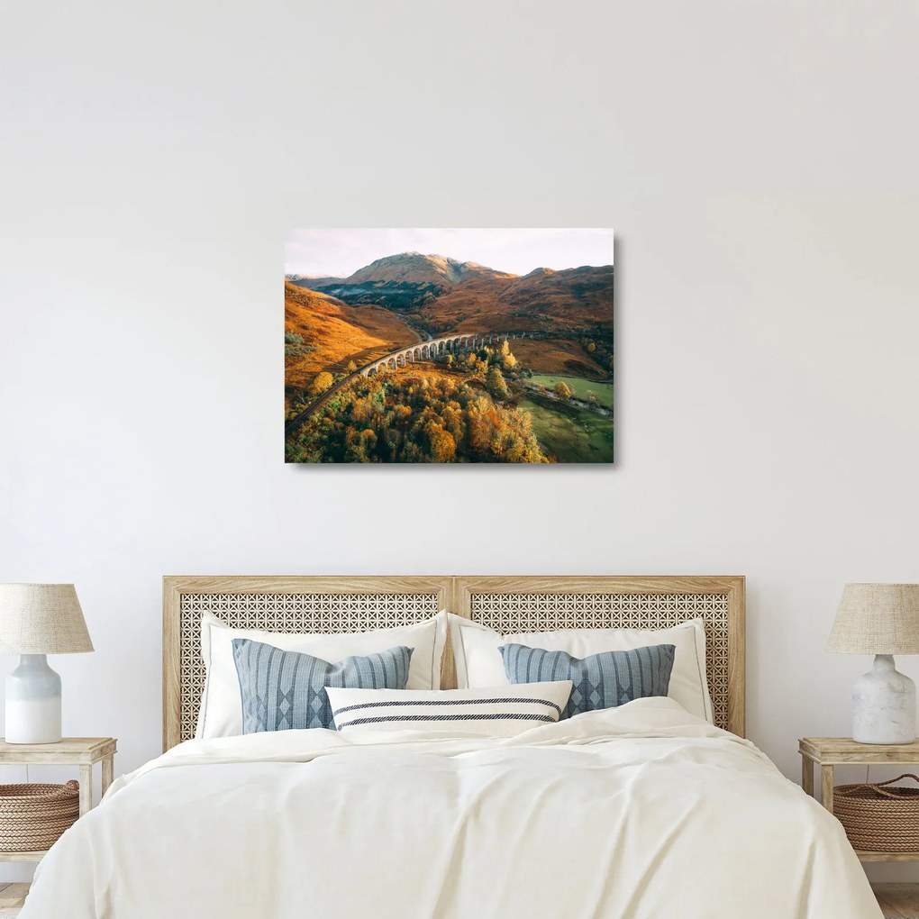 Obraz na szkle mostu w szkockiej dolinie (70x50 cm)