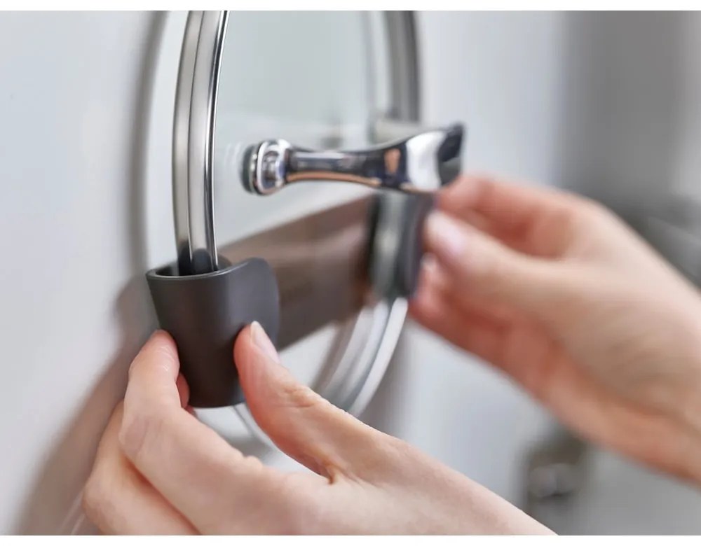 Plastikowe stojaki na pokrywki bez wiercenia zestaw 4 szt. CupboardStore – Joseph Joseph