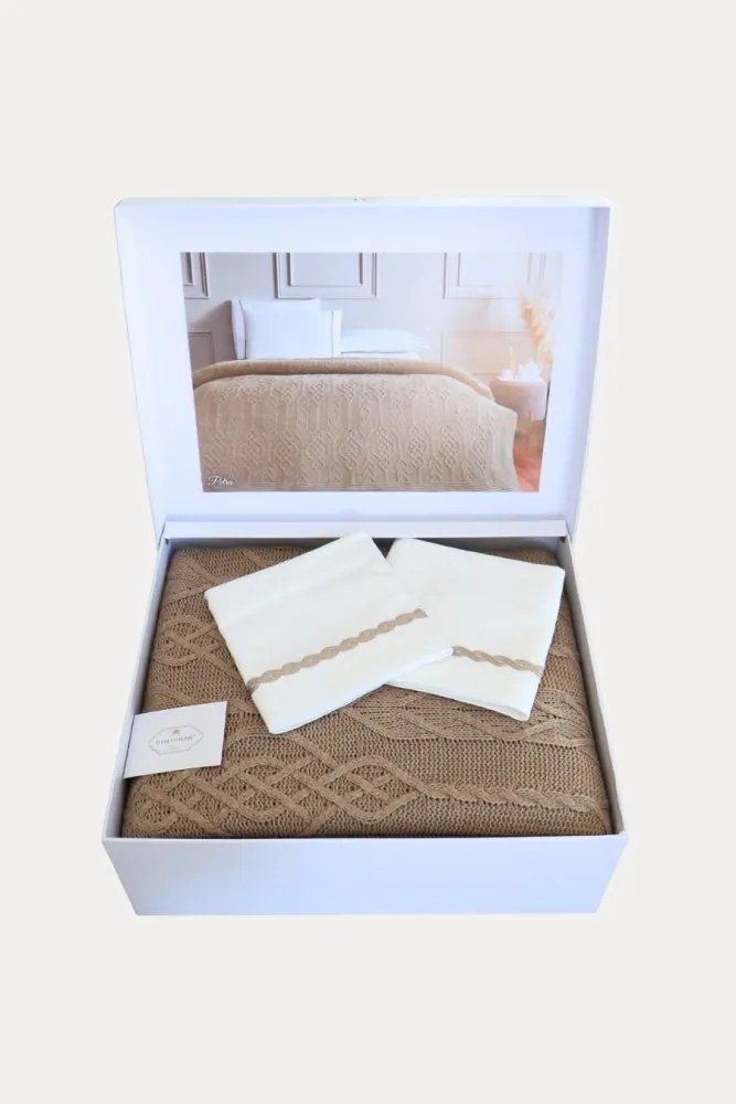 Wełniana narzuta na łóżko PETRA w opakowaniu prezentowym z poduszkami Brązowy Zestaw na łóżko dwuosobowe