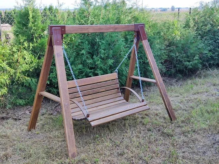 Drewniana huśtawka ogrodowa wolnostojąca dla dzieci Kaori 5X - orzech