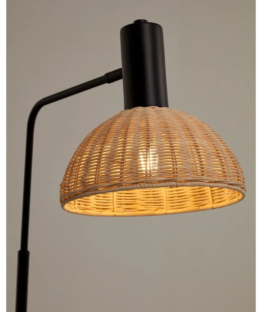 Czarno-naturalna lampa stojąca z rattanowym kloszem (wys. 157 cm) Damila – Kave Home