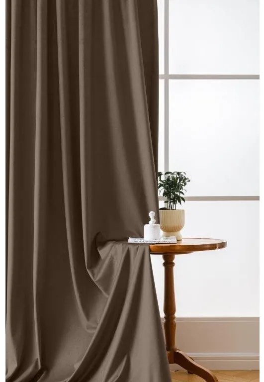 Brązowa zasłona zaciemniająca VELVET 140x270 cm Zawieszanie: Taśma z wiązaniami