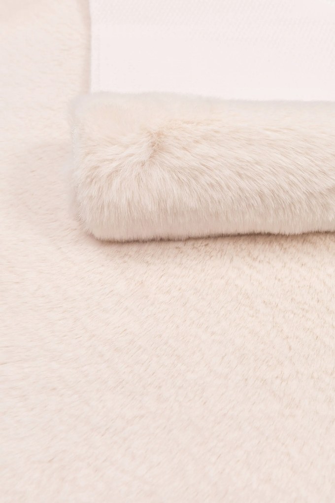 Dywan Futrzany Biały 60x90 cm Włochaty Miękki Dekoracyjny Antypoślizgowy