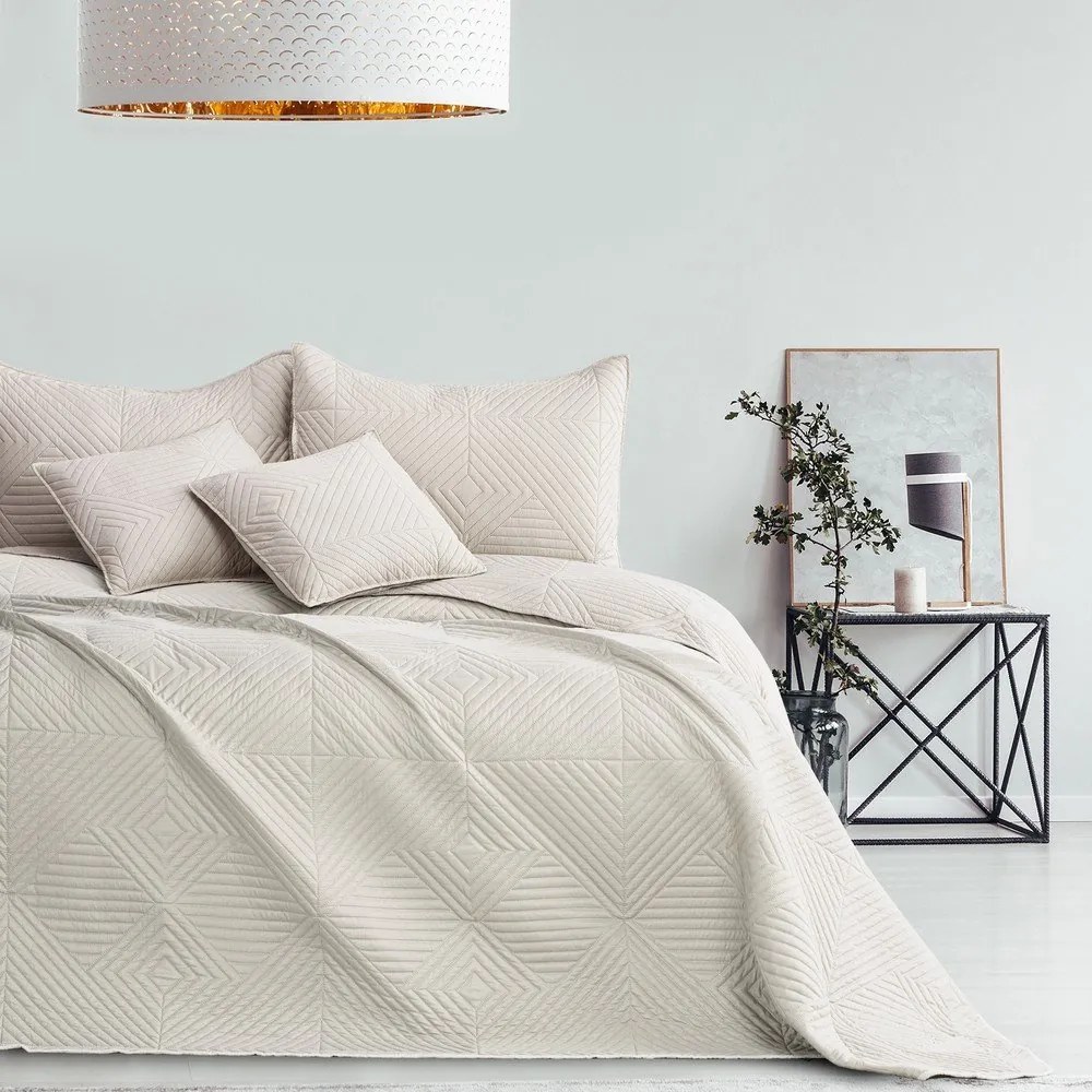 Kremowa narzuta pikowana z mikrowłókna 240x260 cm Softa – Restilo