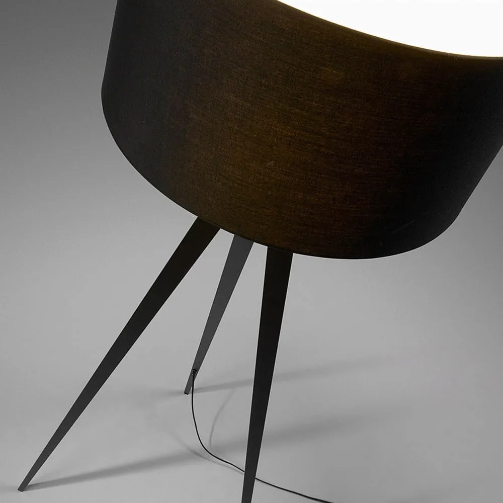 Czarna lampa stojąca z tekstylnym kloszem (wysokość 157 cm) Iguazu – Kave Home