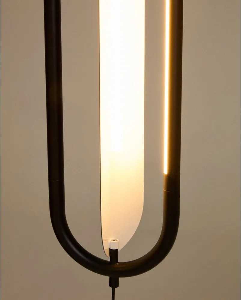 Czarna lampa stojąca LED (wysokość 300 cm) Bow – Kave Home