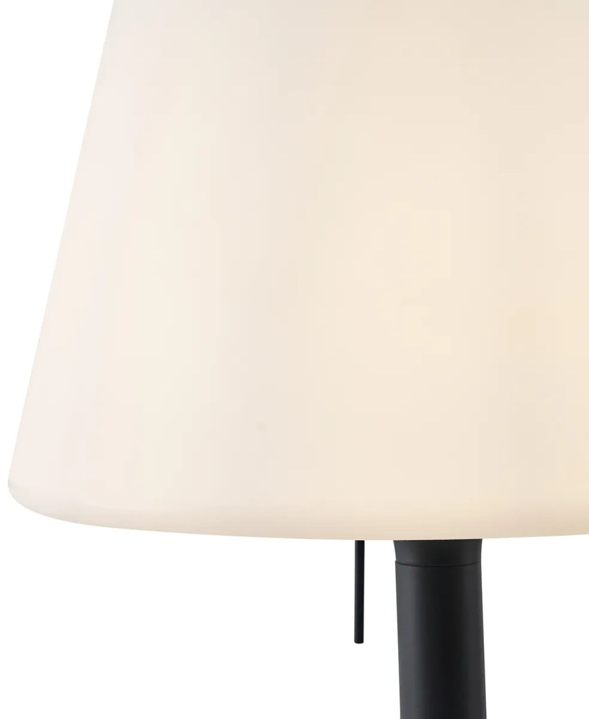 Zewnetrzna Nowoczesna lampa podłogowa zewnętrzna czarna z białym kloszem IP44 - Big Virginia Nowoczesny Oswietlenie zewnetrzne