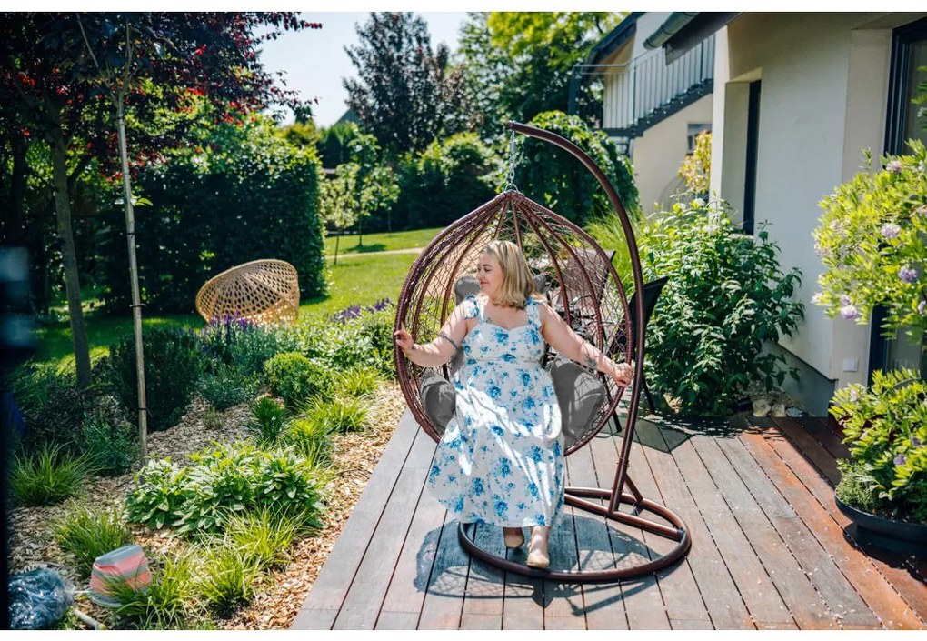 Brązowe wiszące krzesło KOKON