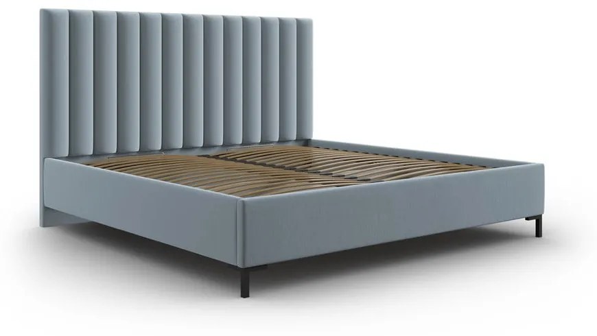 Jasnoniebieskie tapicerowane łóżko dwuosobowe ze schowkiem i stelażem 160x200 cm Casey – Mazzini Beds