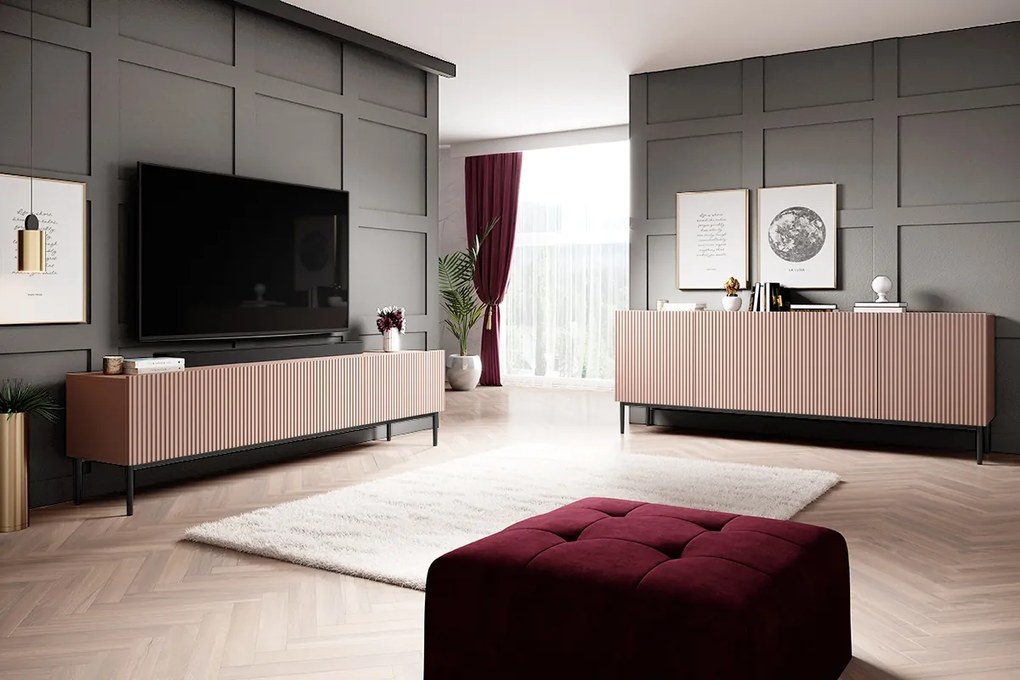 Komoda Nicole 200 cm czterodrzwiowa z ryflowanym frontem - antyczny róż / czarne nóżki - Limitowana oferta