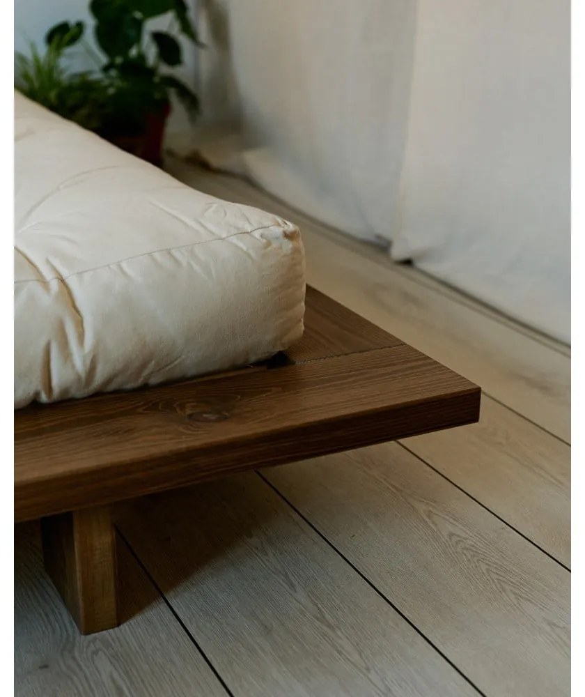 Brązowe łóżko jednoosobowe z litego drewna sosnowego ze stelażem 90x200 cm Japan – Karup Design