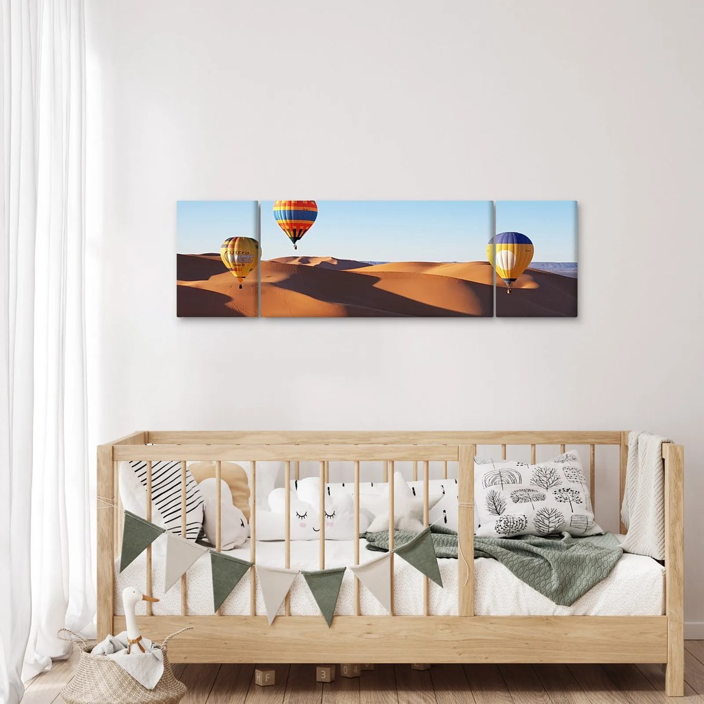 Obraz - latające balony na pustyni (170x50 cm)