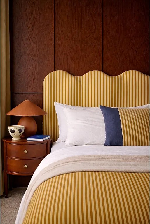 Tapicerowany zagłówek o falistym kształcie 160x73,5 cm