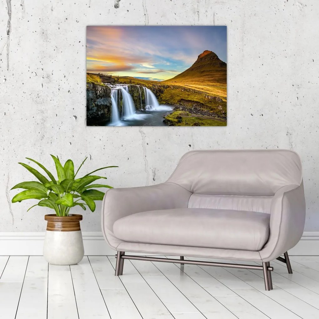 Obraz na szkle - góry i wodospady na Islandii (70x50 cm)