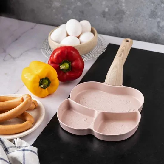 Mała różowa patelnia do smażenia jajek P8-C75