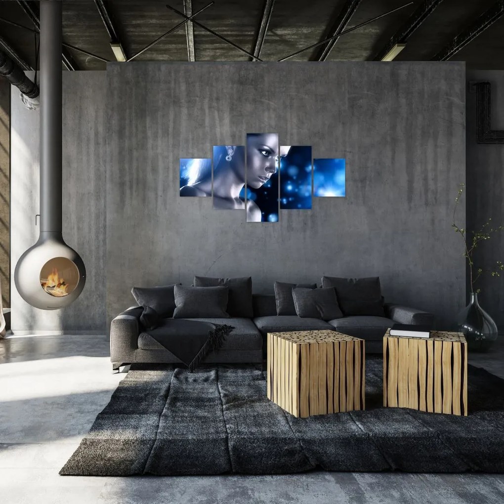 Obraz kobiety w niebieskim blasku (125x70 cm)