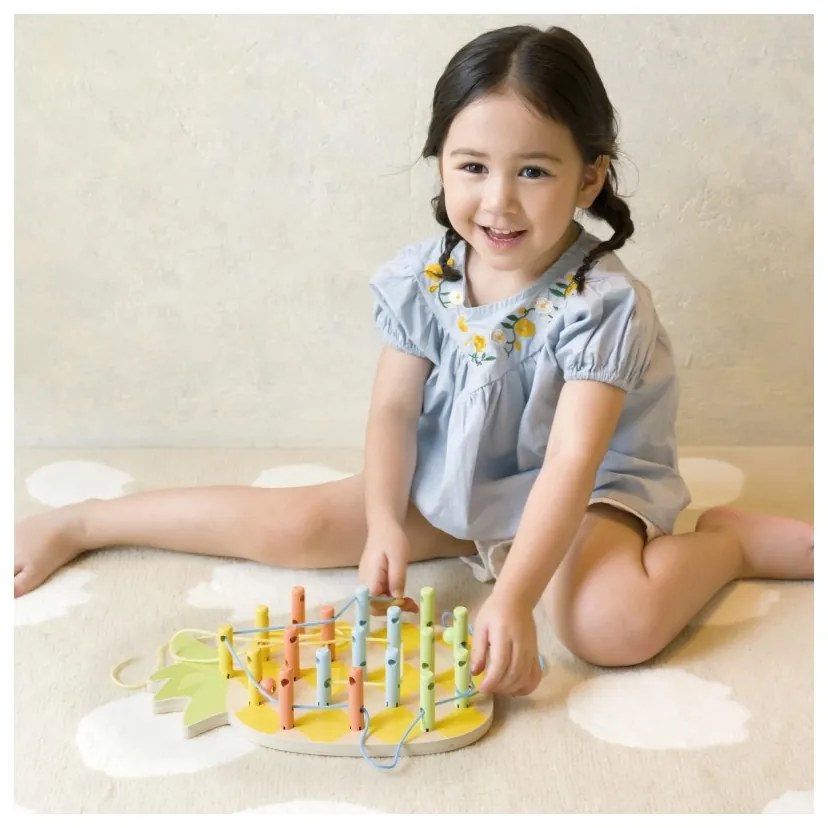 Classic world wooden threader pineapple pegs 21 pcs.