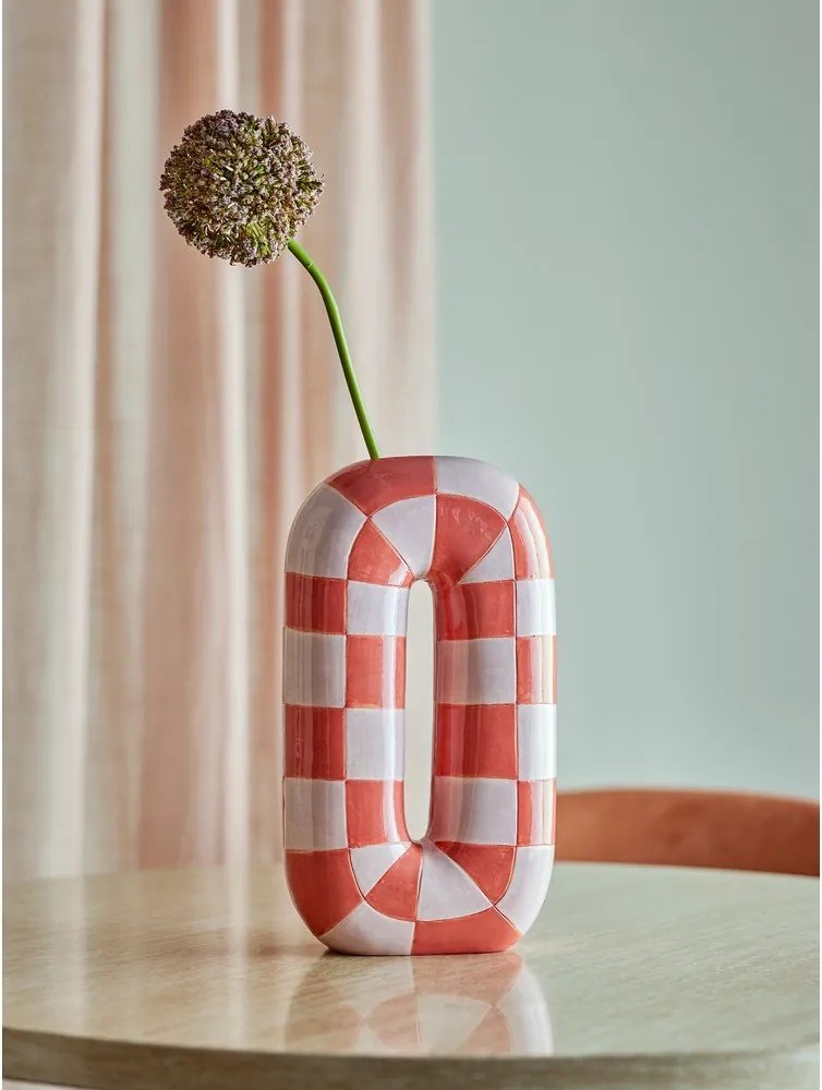 Łososiowo-kremowy ceramiczny ręcznie malowany wazon (wysokość 32 cm) Mae – Bloomingville
