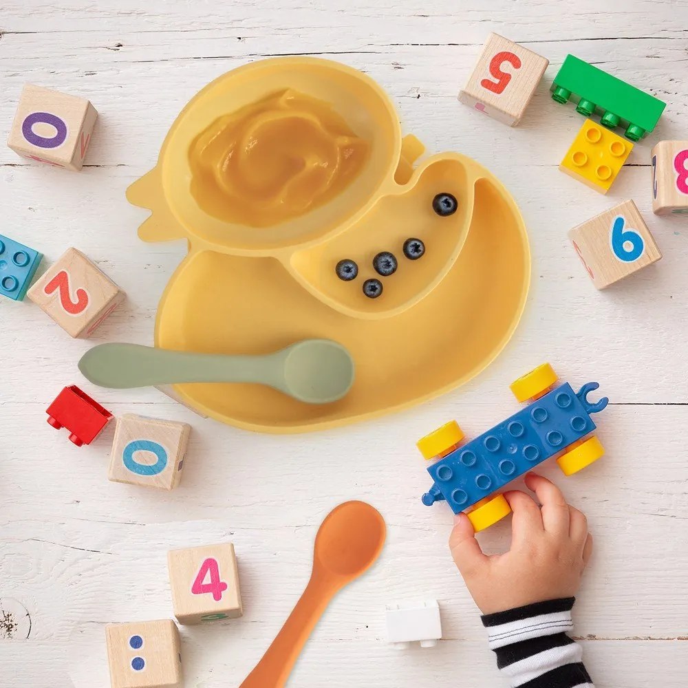 Żółty silikonowy talerz dla dzieci 19x19,5 cm Chicken – Orion