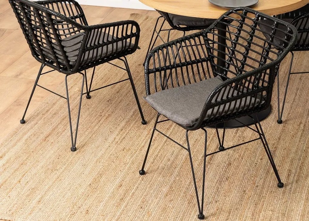 Krzesło rattanowe Richly – eleganckie, ergonomiczne i odporne na warunki atmosferyczne, idealne do wnętrz