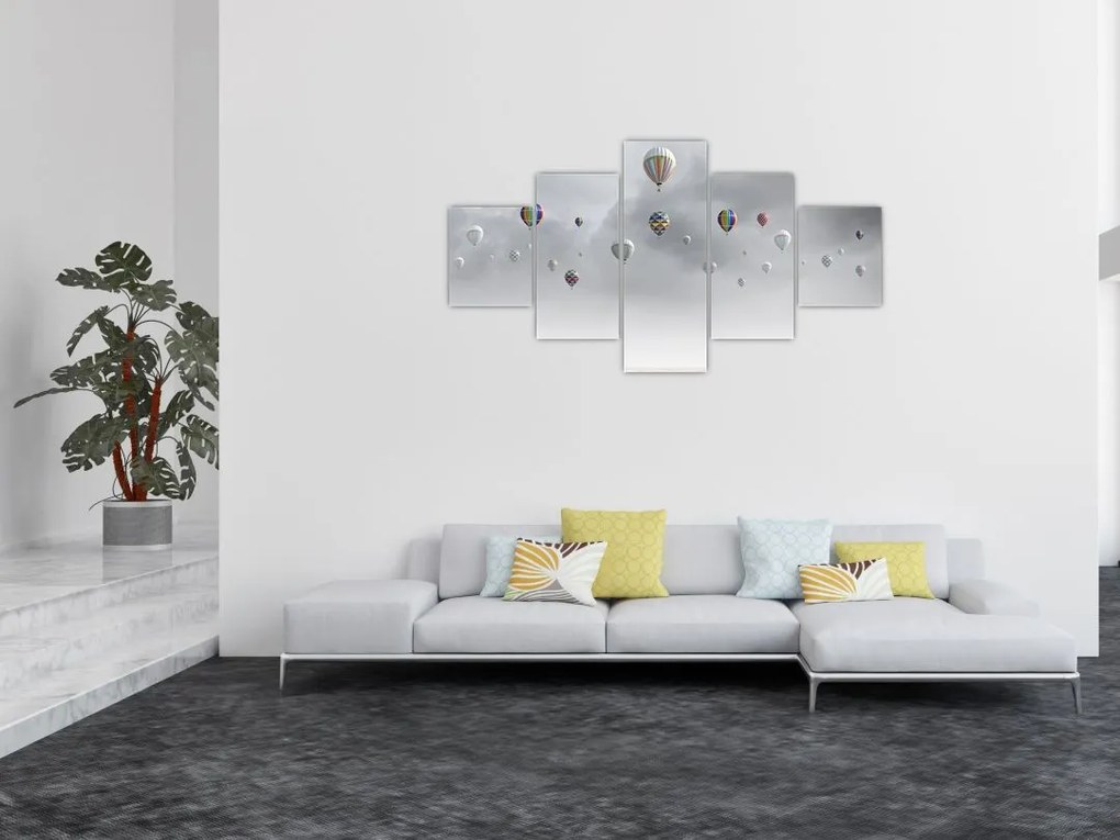 Obraz - Balony nad ceglaną ścianą (125x70 cm)