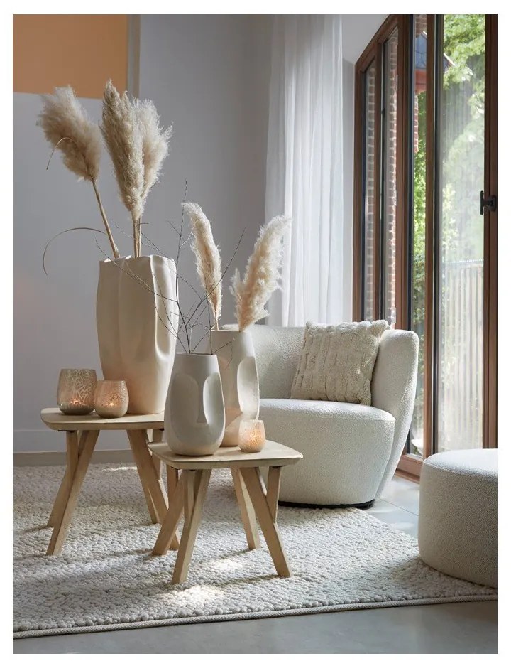 Biały fotel z materiału bouclé Senja – Light &amp; Living