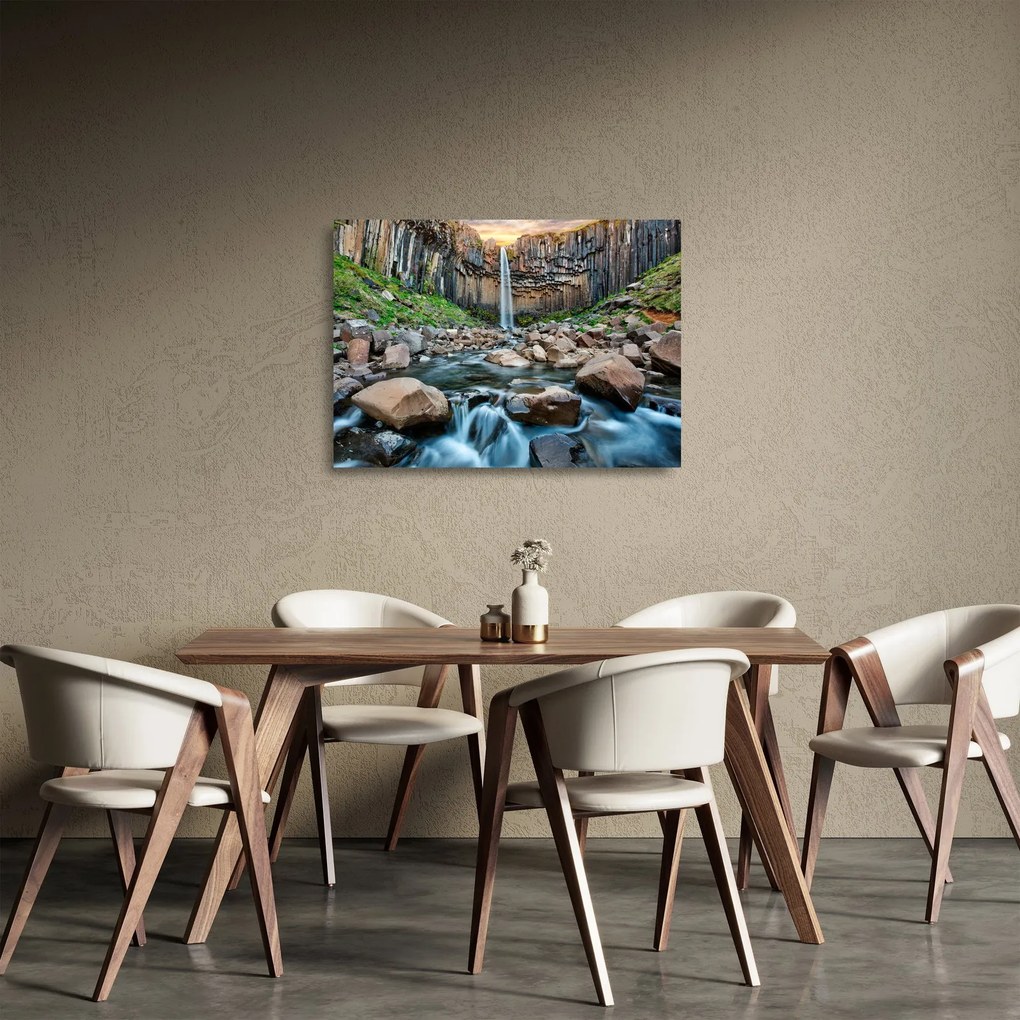 Obraz na szkle - Wodospad Svartifoss, Islandia (70x50 cm)