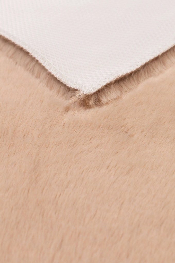 Dywan Futrzany Beżowy 60x90 cm Włochaty Miękki Dekoracyjny Antypoślizgowy