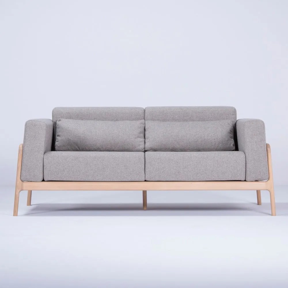 Szara sofa z konstrukcją z litego drewna dębowego Gazzda Fawn, 180 cm