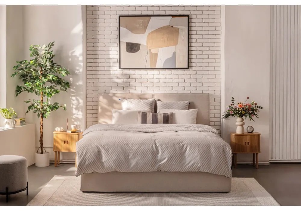 Beżowe tapicerowane łóżko dwuosobowe ze schowkiem z materacem i stelażem 180x200 cm Thessa Bold – Bonami Selection