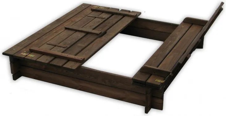 Drewniana piaskownica z ławkami