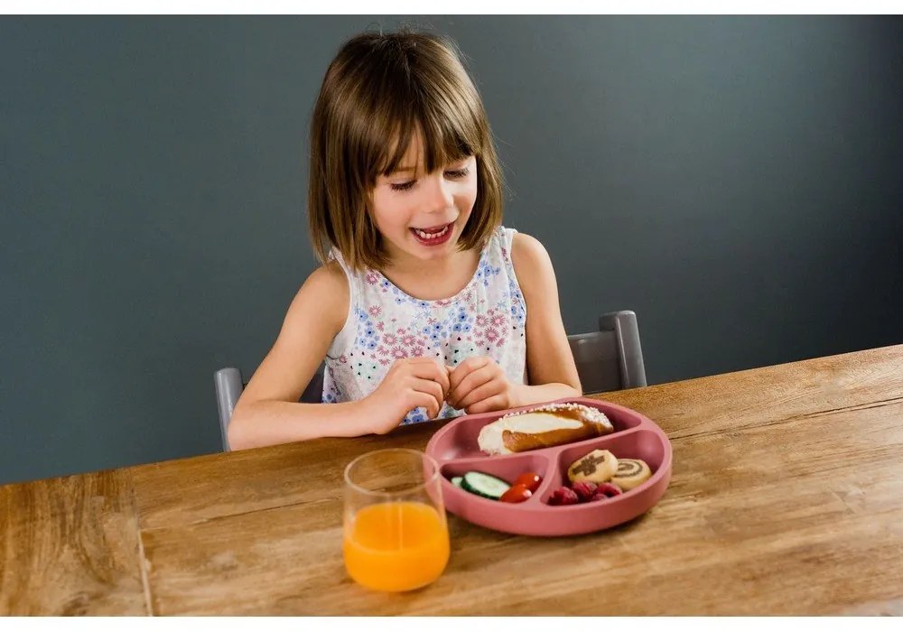 Ceglasty silikonowy talerz dla dzieci 19x20,5 cm Dusky Pink – Kindsgut