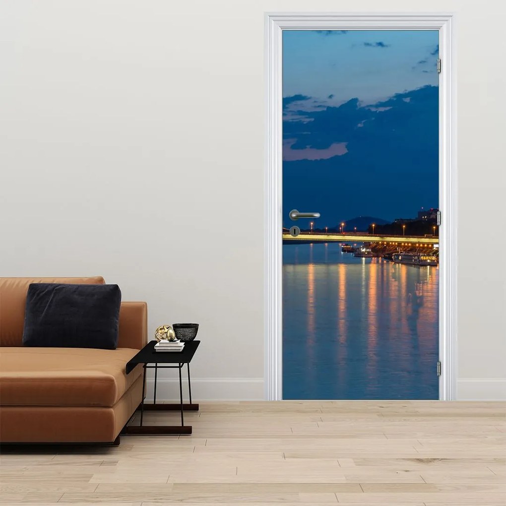 Fototapeta na drzwi - Bratysława z zamkiem (95x205cm)