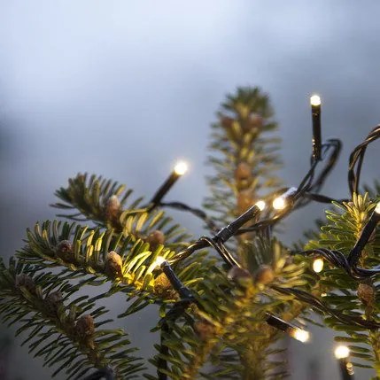 Drobne lampki LED z ciepłym światłem