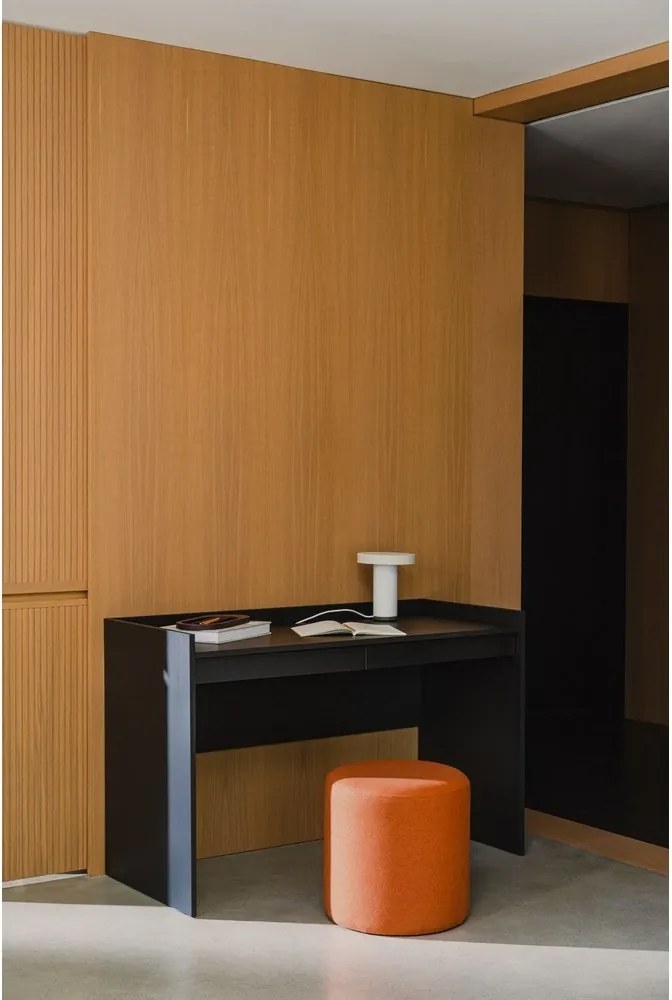 Wełniany puf w kolorze terakoty Folk – noo.ma