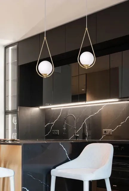 Lampa mosiężna wisząca w stylu glamour F4-E58