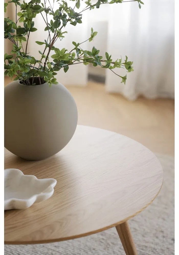 Naturalny okrągły stolik w dekorze dębu 90x90 cm Yumi – Rowico