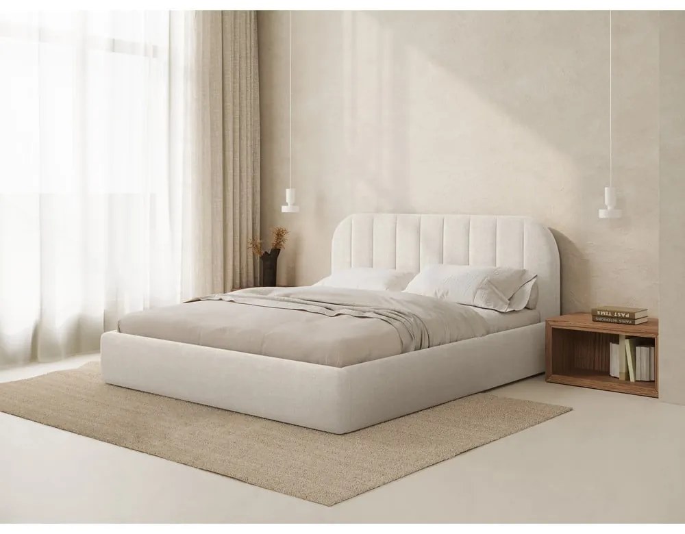 Tapicerowane łóżko dwuosobowe ze schowkiem ze stelażem 200x200 cm w kolorze kości słoniowej Juno – Windsor &amp; Co Sofas