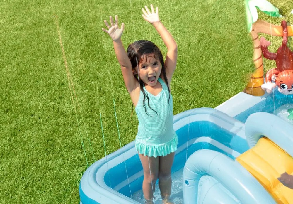 Dmuchany plac zabaw wodny 244x198 cm Intex 161 ze zjeżdżalnią i fontanną