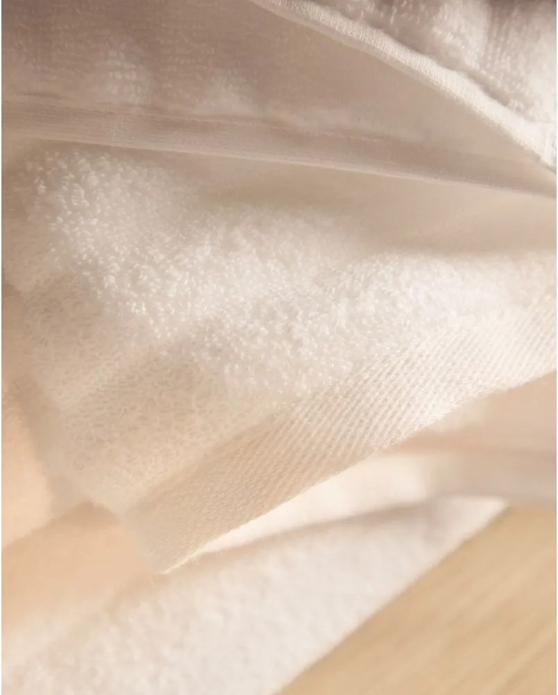 Biały bawełniany ręcznik frotte 50x90 cm Navira – Kave Home