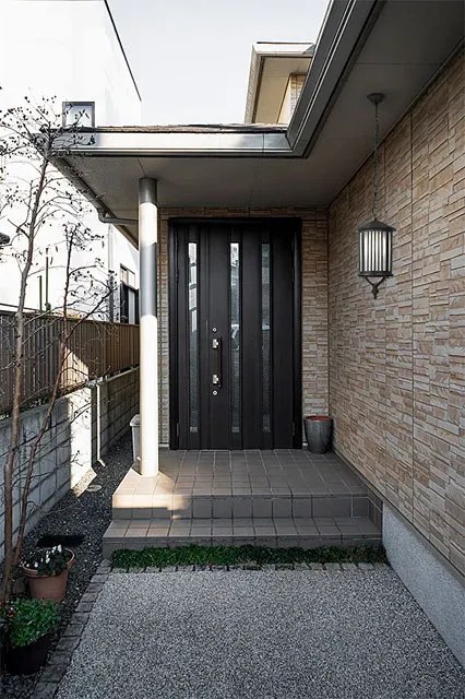 Czarna zewnętrzna lampa wisząca 4X A442 H2-P92