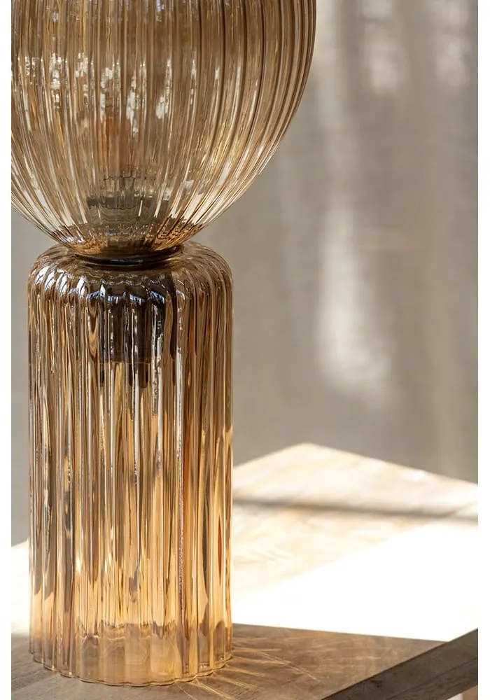 Lampa stołowa w bursztynowym kolorze ze szklanym kloszem (wysokość 40 cm) Toulipa – Markslöjd