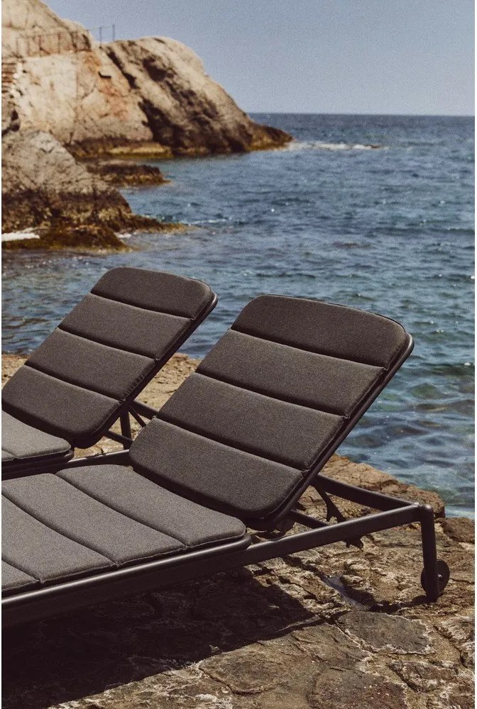 Czarny metalowy leżak ogrodowy Marcona – Kave Home