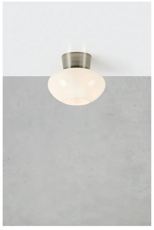 Biała/w kolorze srebra lampa sufitowa ze szklanym kloszem Malaga – Markslöjd