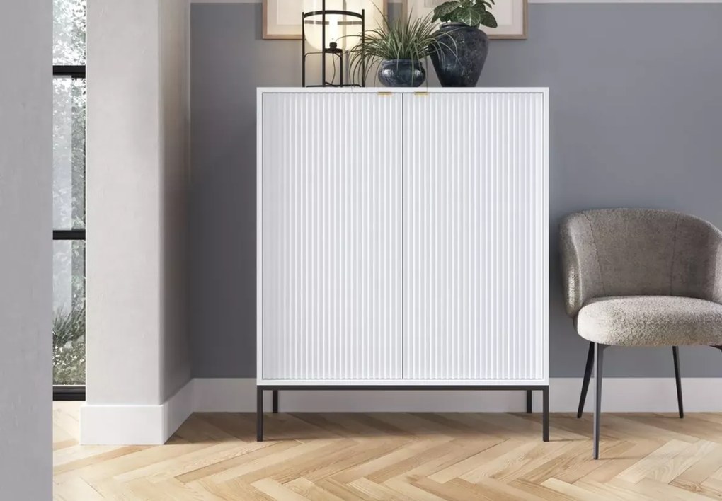 Cubero komoda wysoka 2-drzwiowa 140 cm nowoczesna z ryflowanymi frontami i metalowymi nogami
