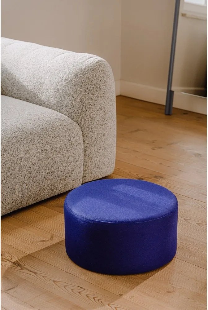 Niebieski wełniany puf Folk – noo.ma