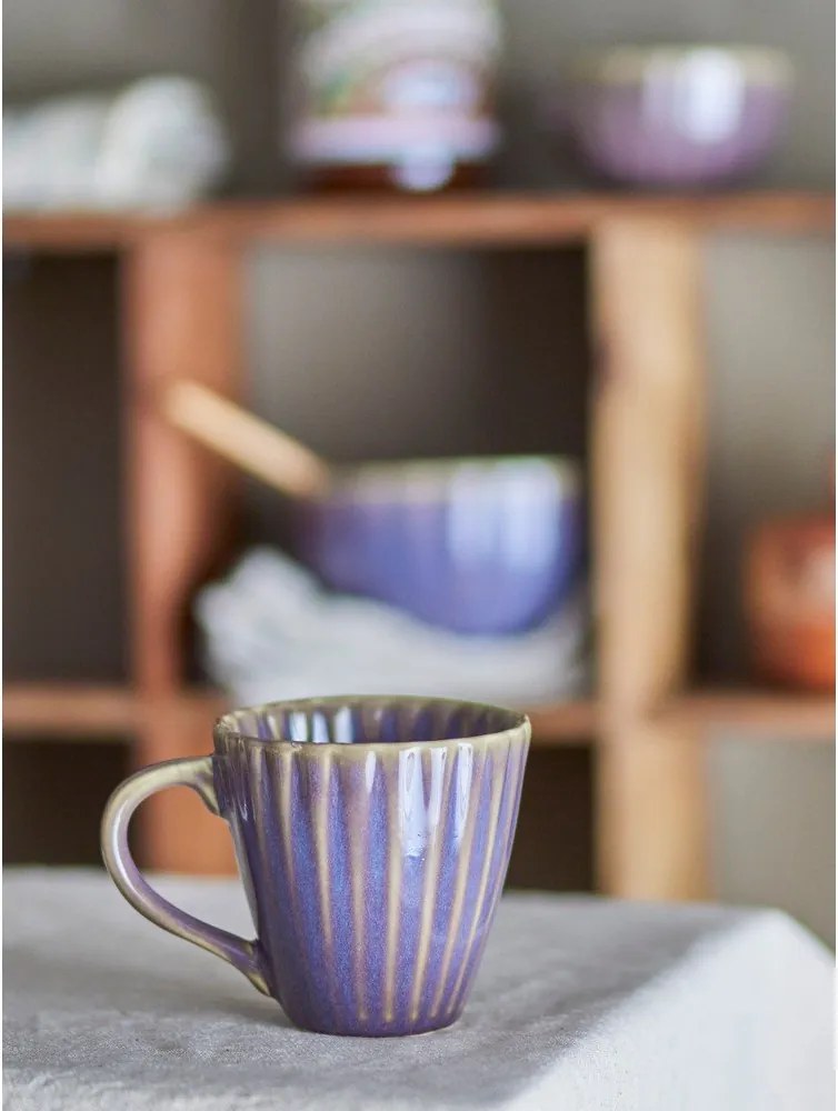 Ciemnofioletowy kamionkowy kubek 220 ml Latina – Bloomingville