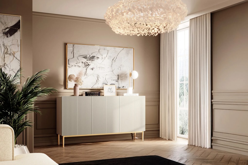Komoda Nicole 150 cm trzydrzwiowa z ryflowanym frontem - kaszmir / złote nóżki